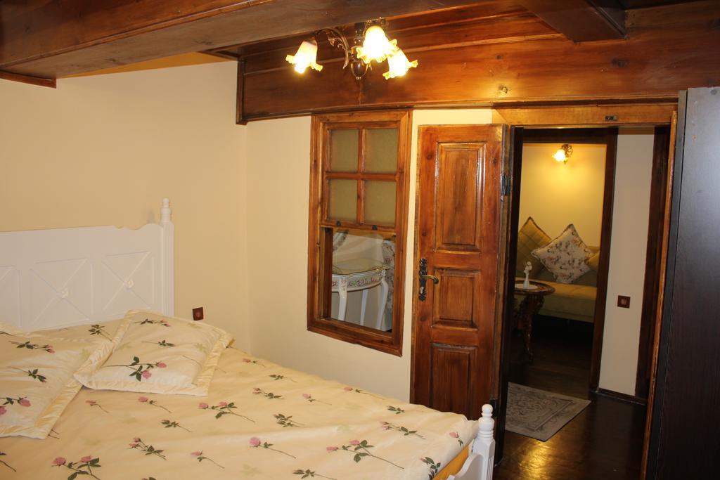 Papazin Konagi Hotel Ayvalı Quarto foto