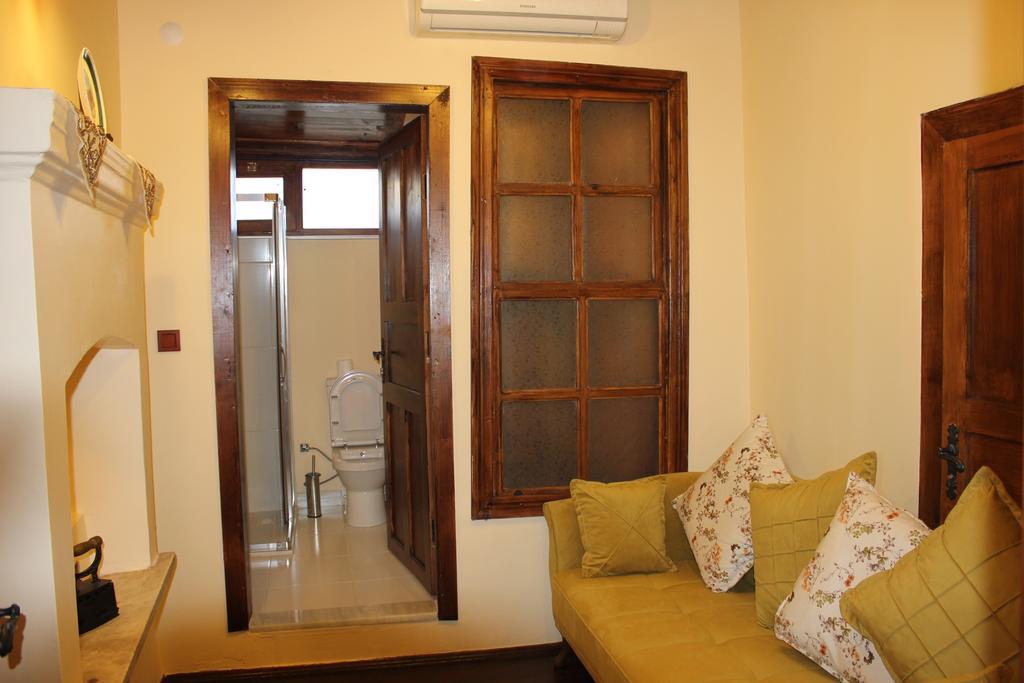 Papazin Konagi Hotel Ayvalı Quarto foto